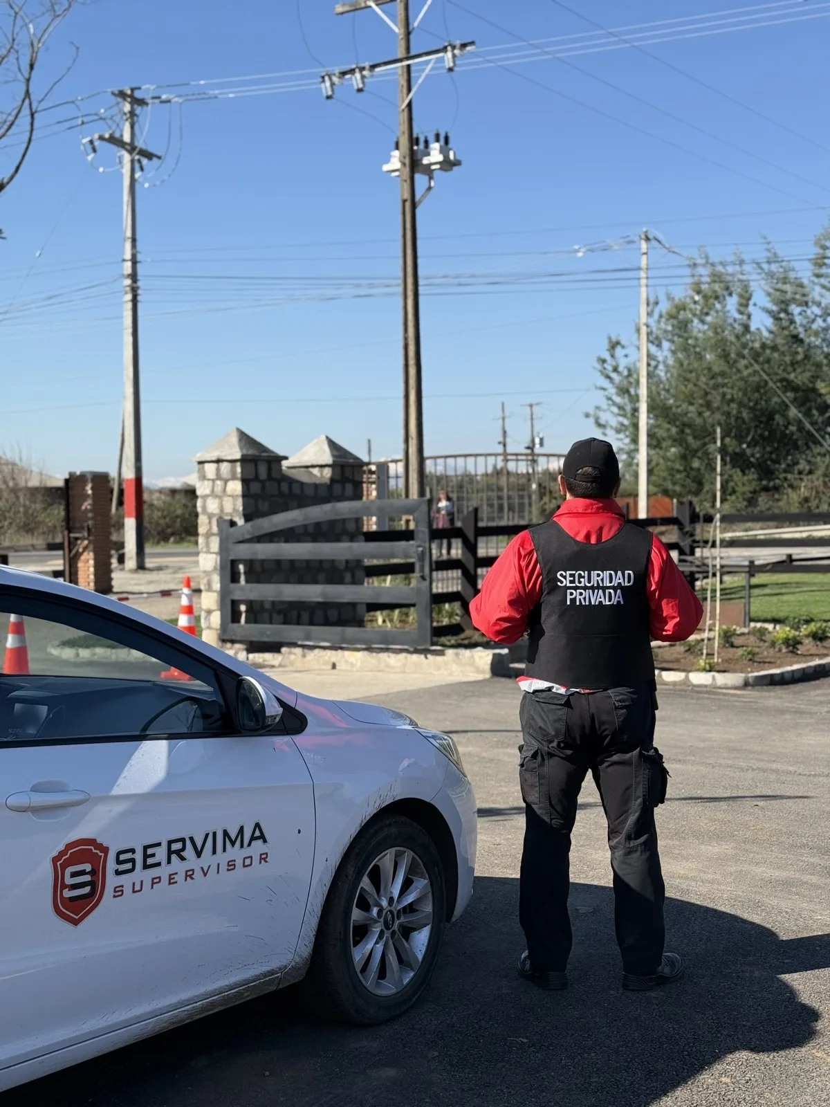 Guardias de seguridad Servima en trabajo de terreno